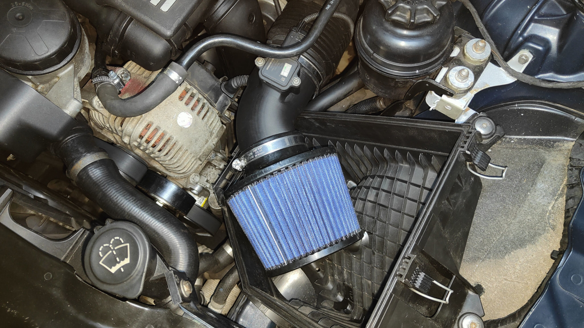 FIXHEN sport air filter installed in a BMW N52 engine bay